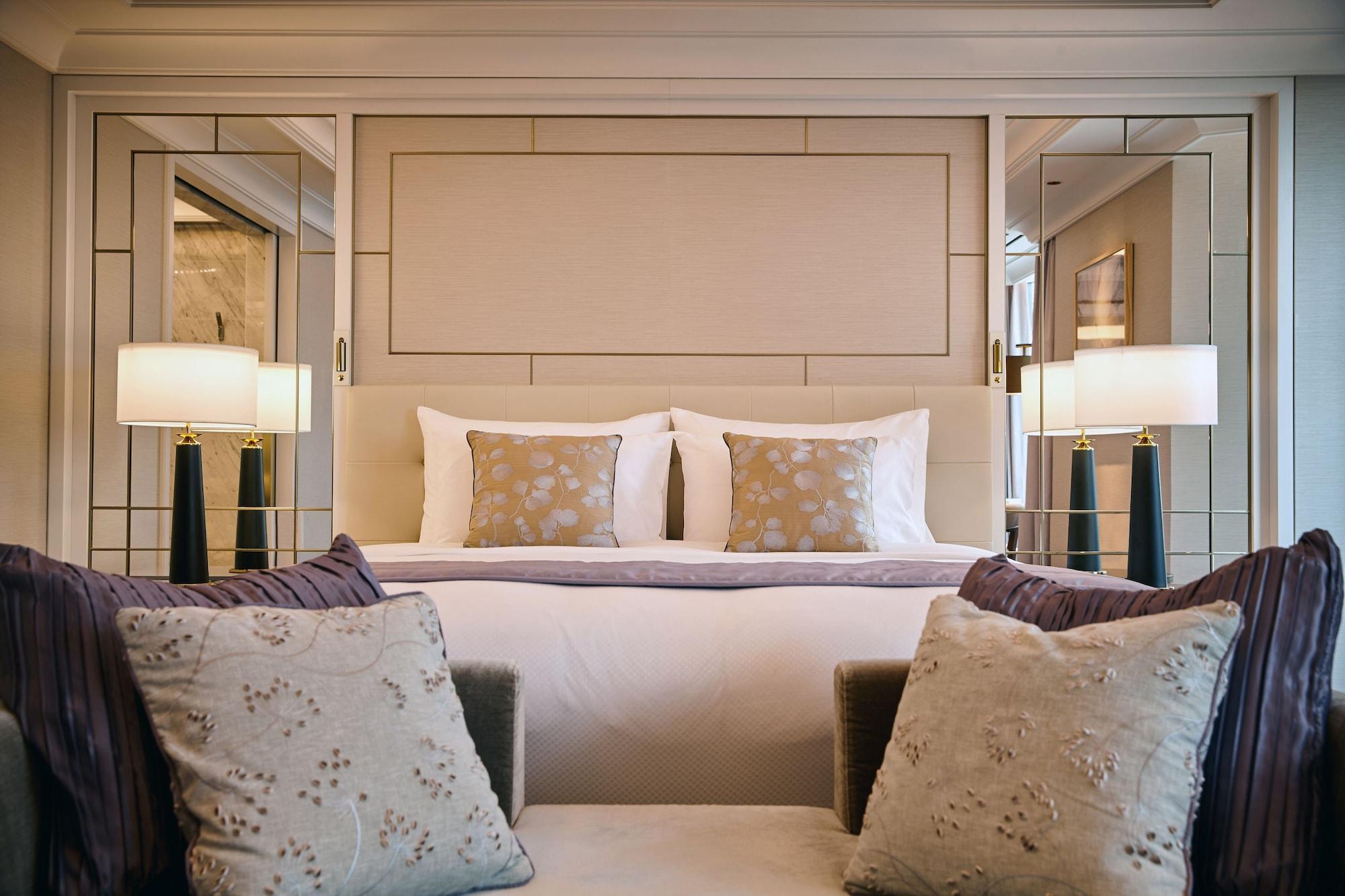 Hotel Lotte Executive Tower 5*