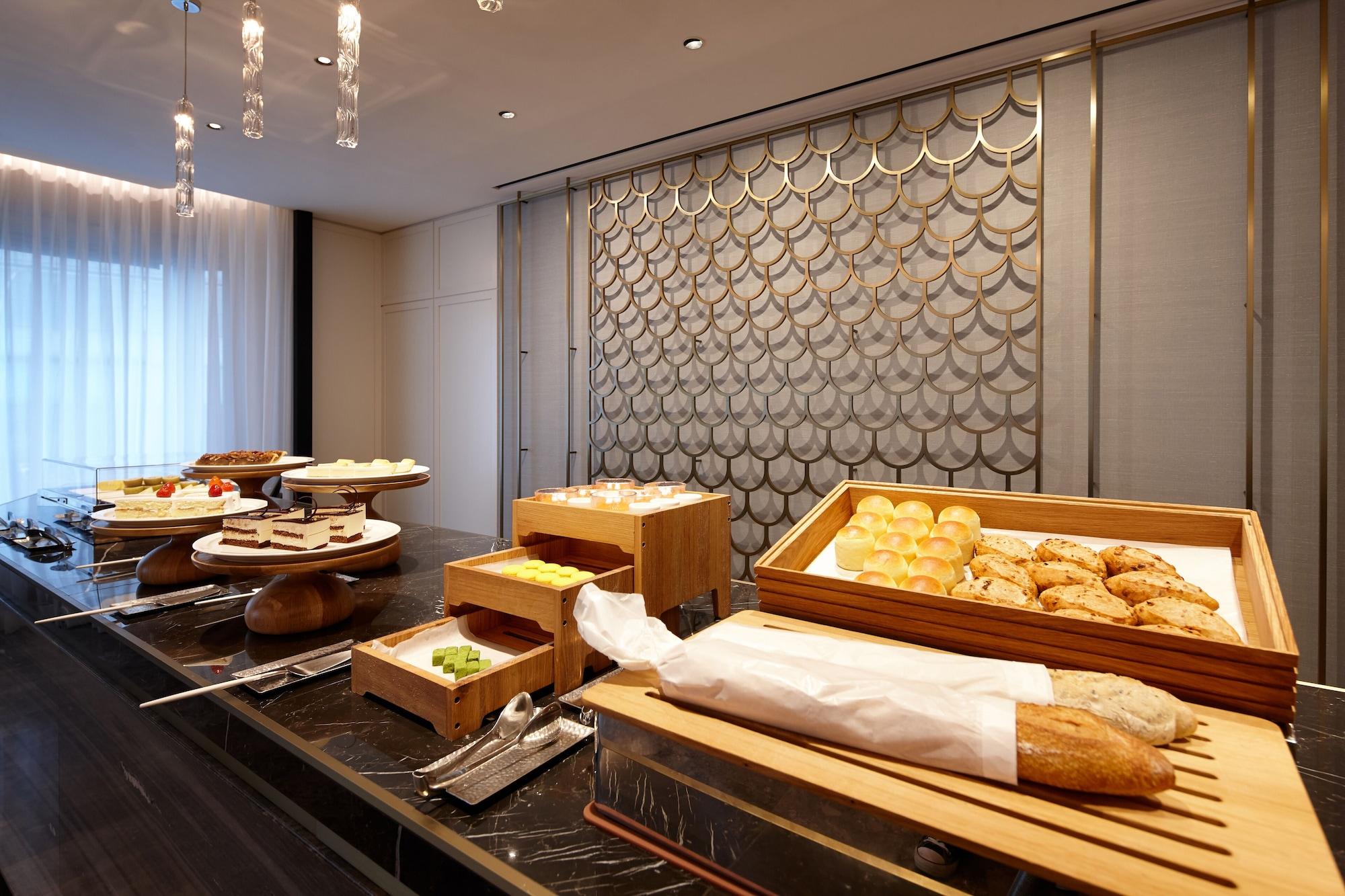 Hotel Lotte Executive Tower 5*