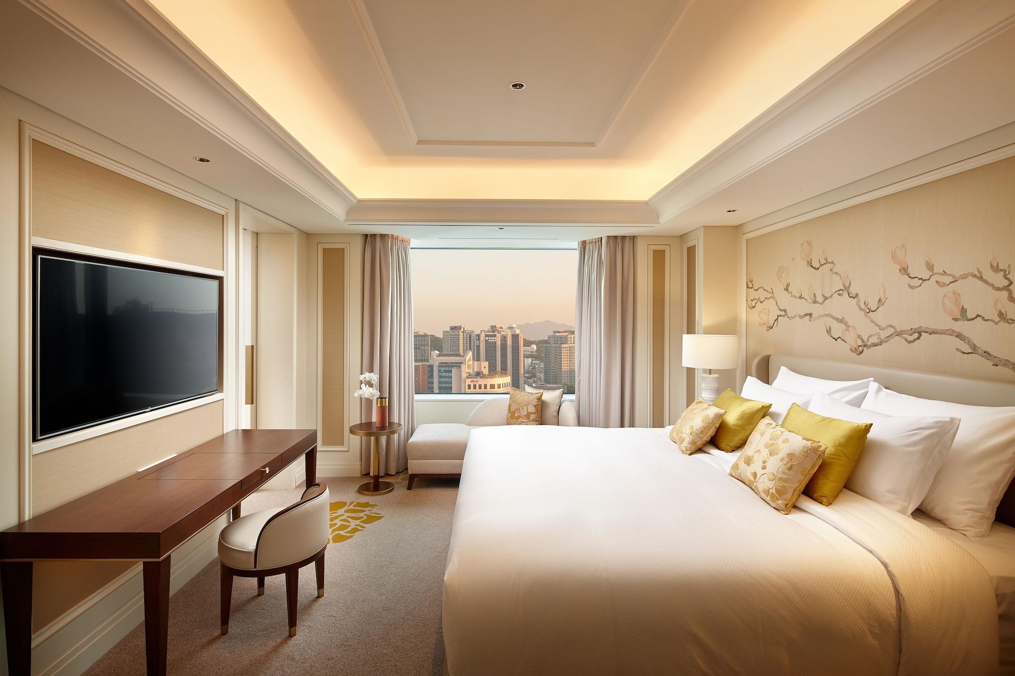 Lotte Executive Tower Hotel 5*